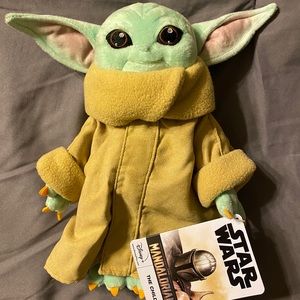 Disney+’s The Mandalorian The Child (Baby Yoda)